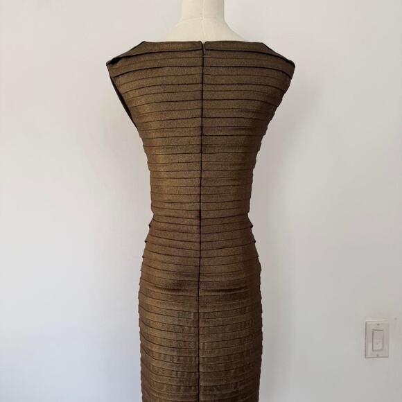 Y2K CACHE GOLD PLEATED V-NECK MIDI DRESS - Picture 4 of 6